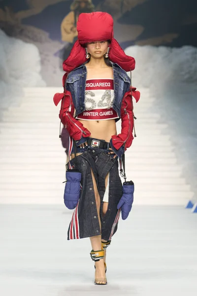 Look 16